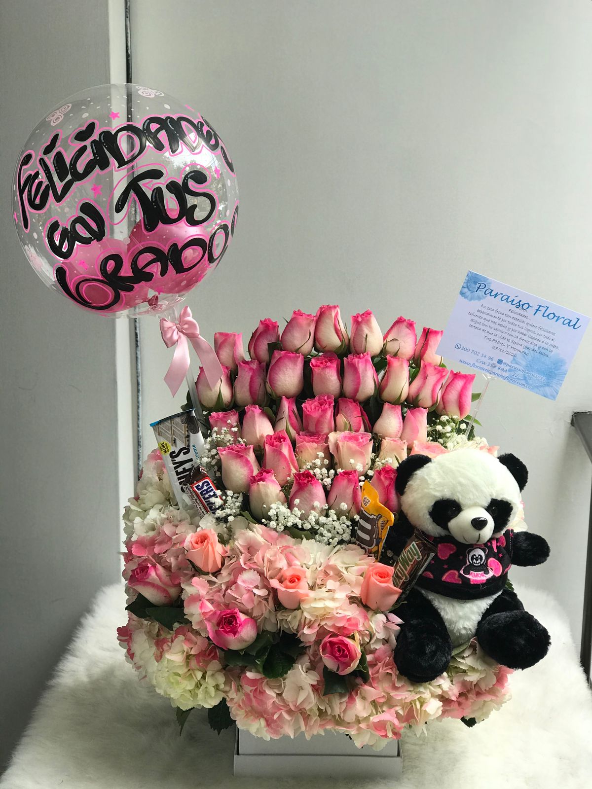 Ramo hortencias y rosas rosadas