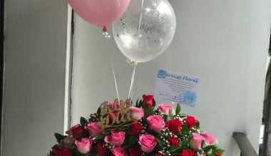 Desayuno de rosas rosadas y rojas grande